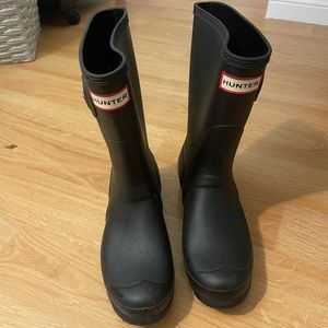 Black Hunter rain boots. Worn 2 times.